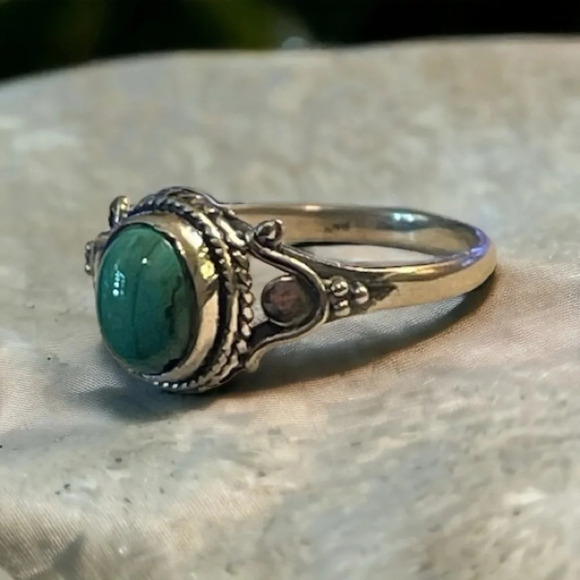 Vintage Malachite Sterling Silver Ring (8.75) - Picture 3 of 5